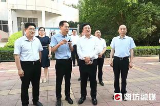 科尔：第四节库里还想上场呢 他总是对比赛充满热情